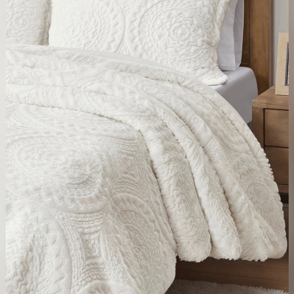 Madison Park Nova Ivory Embroidered Medallion Faux Fur Plush Duvet Cover Set - Picture 9 of 15